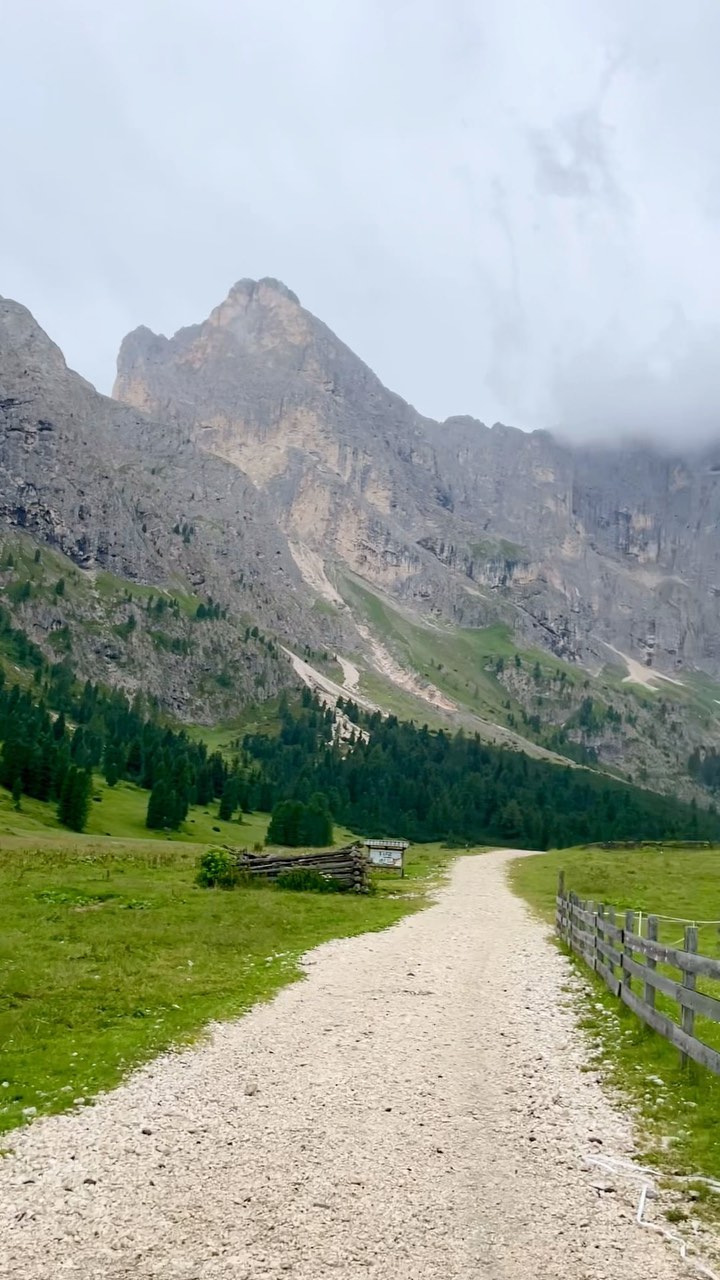 .
#mountains #mtb #stramtb #nature #clouds  #mtblife #mtblove #landscape_lovers #earthpix #landscapelovers #ourplanetdaily #welivetoexplore #fantastic_earth #svizzera #italy #schweiz #fassa #inspiration #passion #motivation #experience #explore #landscapephotography #valdifassa