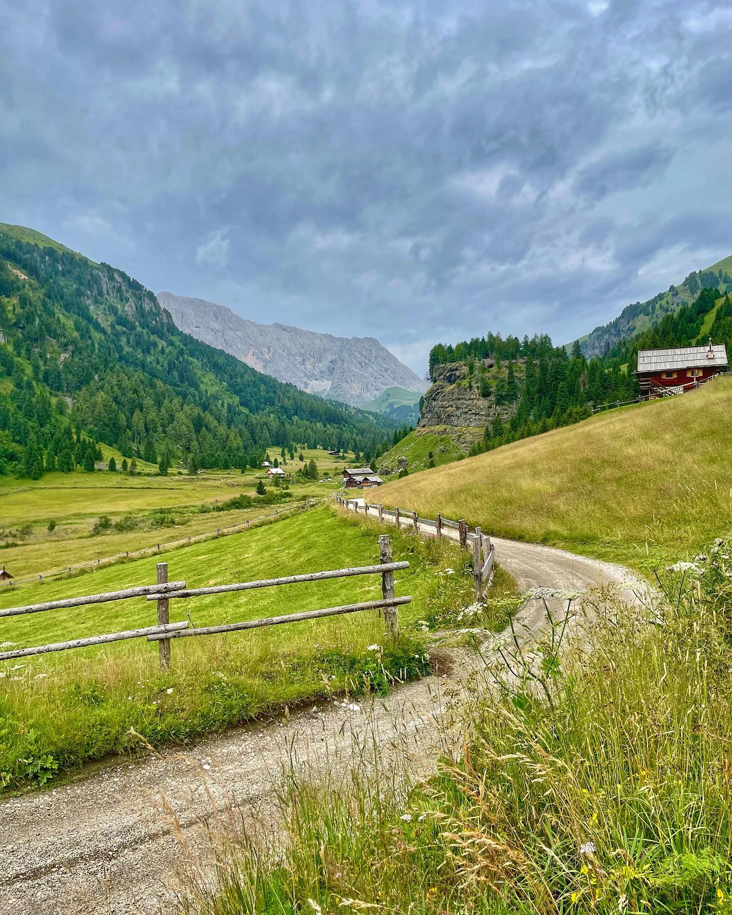.
#mountains #mtb #stramtb #nature #clouds  #mtblife #mtblove #landscape_lovers #earthpix #landscapelovers #ourplanetdaily #welivetoexplore #fantastic_earth #svizzera #italy #schweiz #fassa #inspiration #passion #motivation #experience #explore #landscapephotography #valdifassa